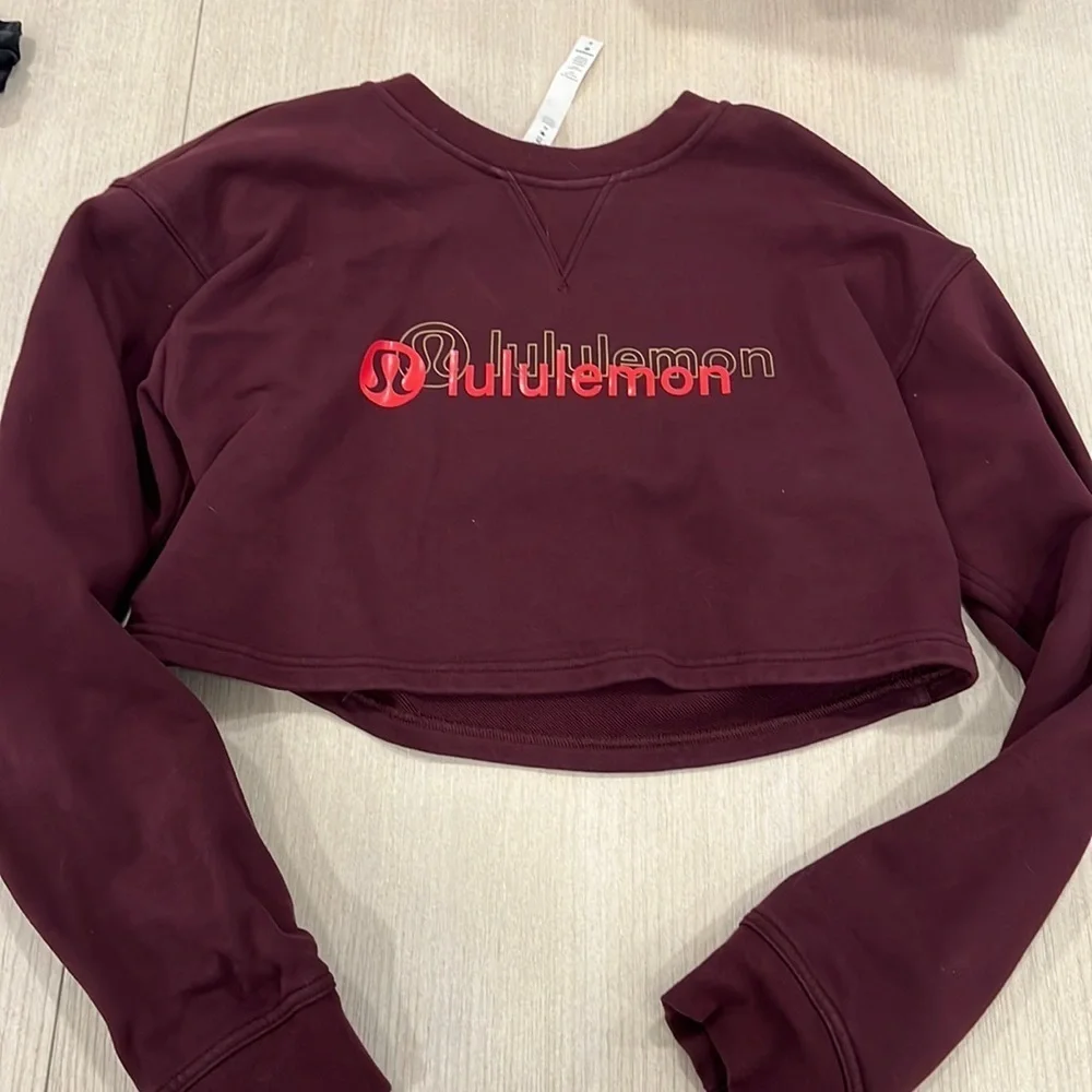 Lululemon black label crop top
